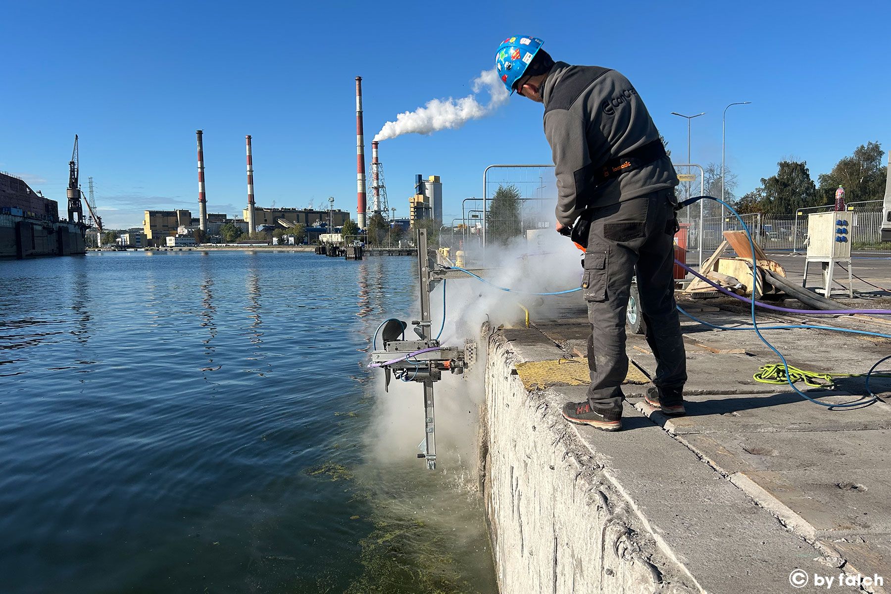 Hydrodémolition robotisée Robot Demolition Beton Quai