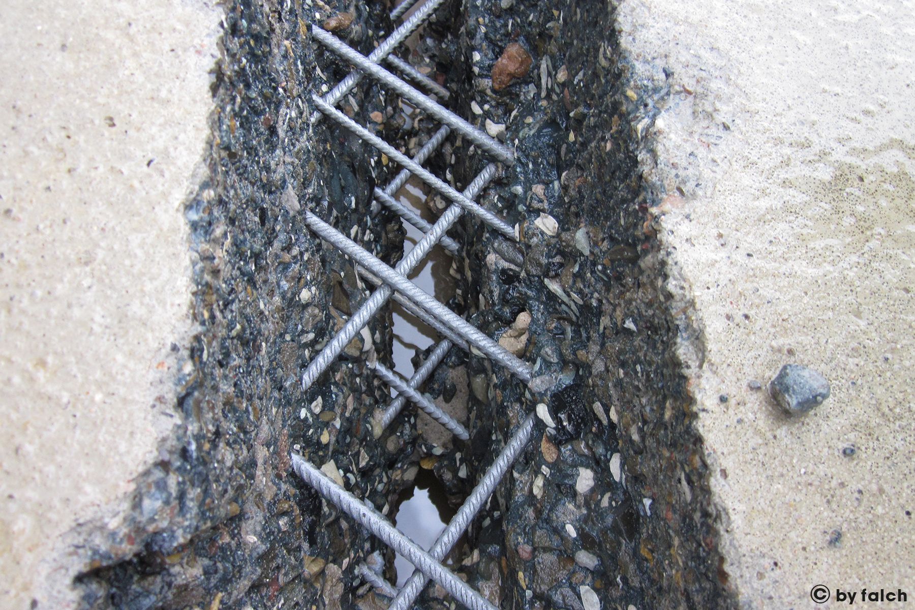 Hydrodémolition mécanisée hydrodemolition béton ferraillage